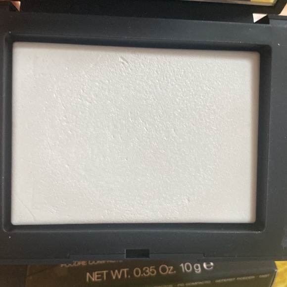 Nars Light Reflecting Setting Powder - Picture 3 of 9